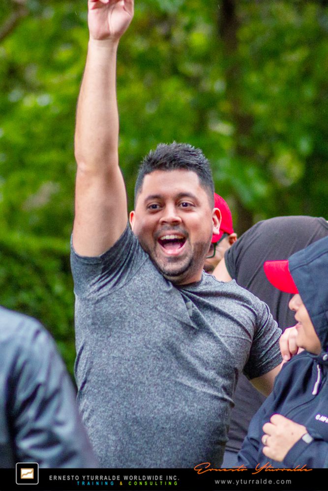 Actividades grupales de Team Building en LATAM, USA y El Caribe | Dinámica Spiderweb para confianza y colaboración en equipos