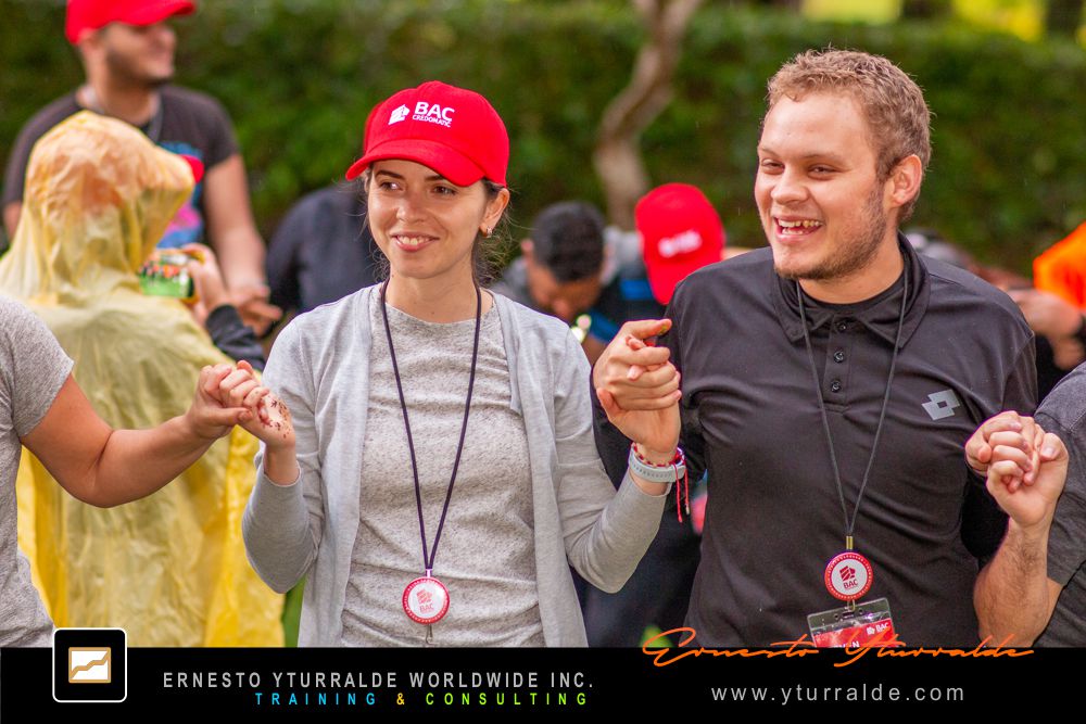 Team Building y Team Bonding con Talleres de Cuerdas en LATAM | Actividades empresariales de integración