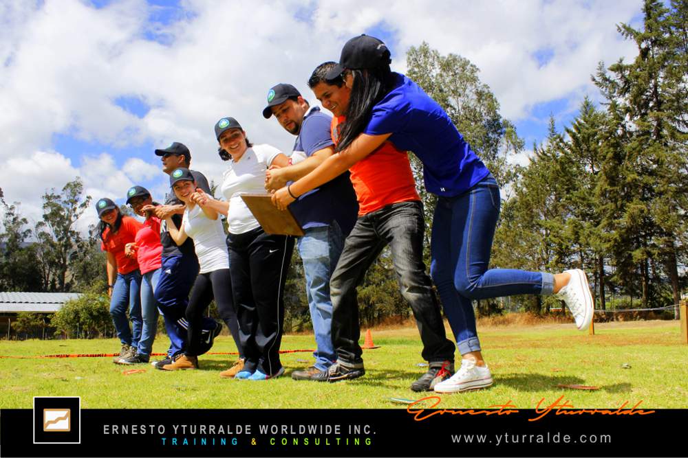 Team Building empresarial en LATAM | Talleres de Cuerdas para colaboración efectiva y liderazgo